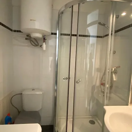 2 Etoiles A Avec Animaux Admis Et Climatisation - Fr-1-503-28 * Balaruc-les-Bains