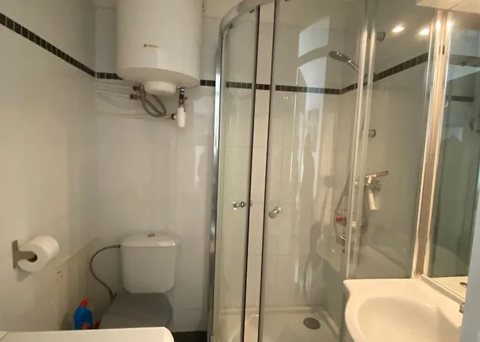 2 Etoiles A Avec Animaux Admis Et Climatisation - Fr-1-503-28 * Balaruc-les-Bains